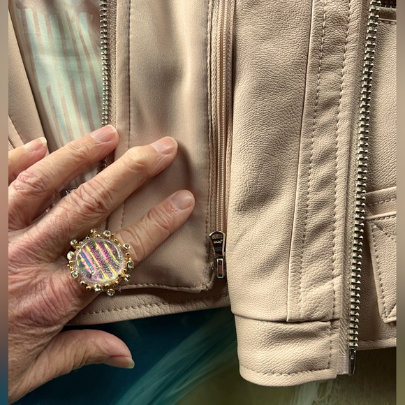 SALE! BUY or BUNDLE! Guess NWOT Blush Faux Leather Jacket zip out hood&liner SzM - Picture 5 of 16